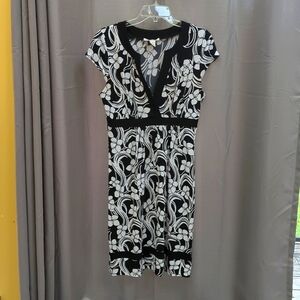Women's White House. Black market size small dress with cap sleeves